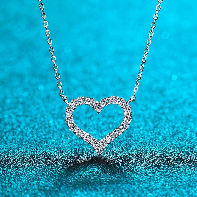 S925Sterling Silver Heart Type Pendant Moissanite Necklace